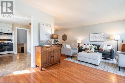 2343 Malcolm Crescent, Burlington, ON - Indoor Photo Showing Living Room