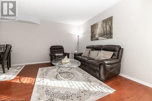 2555 Thomas Street Unit# 112, Mississauga, ON - Indoor Photo Showing Living Room