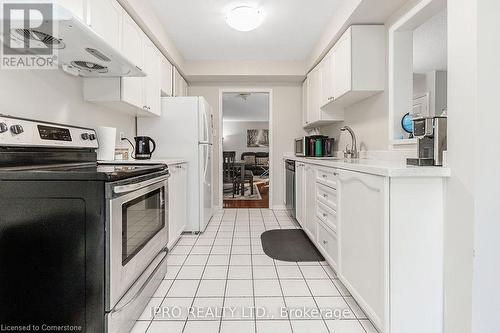 2555 Thomas Street Unit# 112, Mississauga, ON - Indoor Photo Showing Kitchen