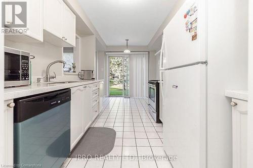 2555 Thomas Street Unit# 112, Mississauga, ON - Indoor Photo Showing Kitchen