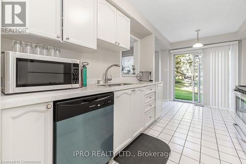 2555 Thomas Street Unit# 112, Mississauga, ON - Indoor Photo Showing Kitchen