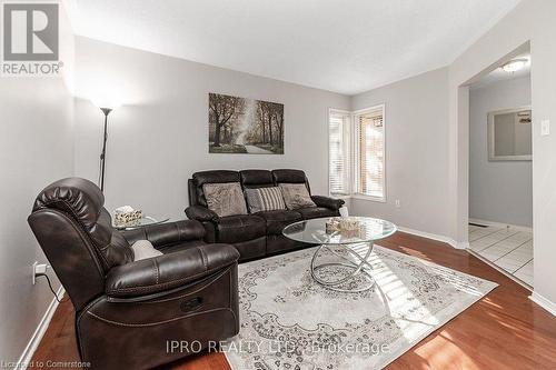 2555 Thomas Street Unit# 112, Mississauga, ON - Indoor Photo Showing Living Room