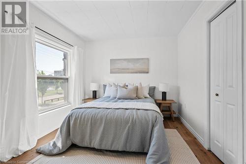 281 Wentworth Street N, Hamilton, ON - Indoor Photo Showing Bedroom