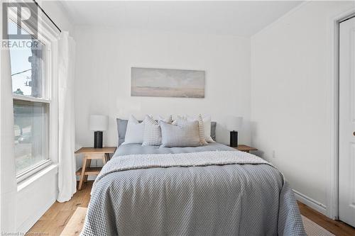 281 Wentworth Street N, Hamilton, ON - Indoor Photo Showing Bedroom