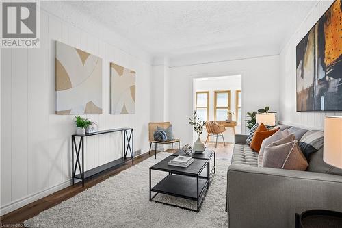 281 Wentworth Street N, Hamilton, ON - Indoor Photo Showing Living Room