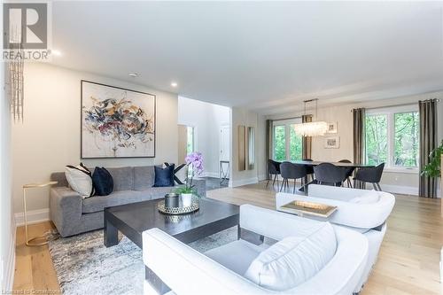 3410 Spruce Avenue, Burlington, ON - Indoor Photo Showing Living Room