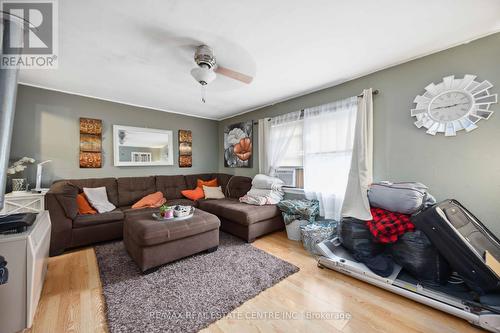 567 Duncan Street, Chatham-Kent, ON - Indoor Photo Showing Living Room