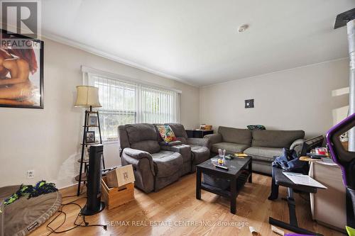 567 Duncan Street, Chatham-Kent, ON - Indoor Photo Showing Living Room