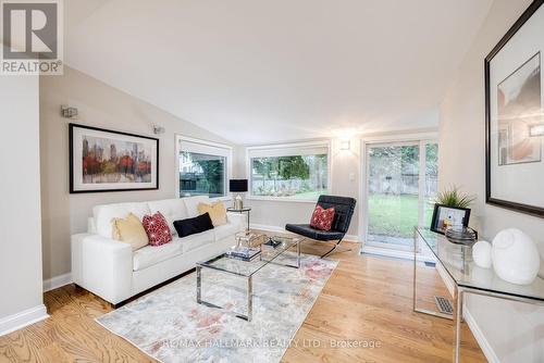 59 Sandringham Drive, Toronto, ON - Indoor Photo Showing Living Room