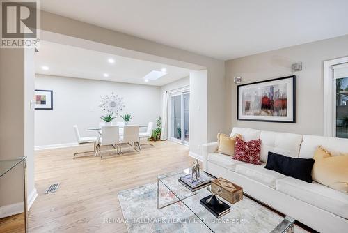 59 Sandringham Drive, Toronto, ON - Indoor Photo Showing Living Room