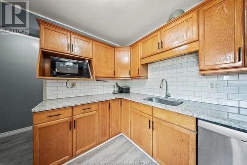 313 Pickering Drive, Amherstburg, ON - Indoor Photo Showing Kitchen