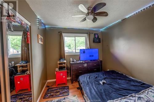 313 Pickering Drive, Amherstburg, ON - Indoor Photo Showing Bedroom