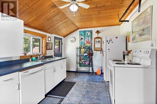 124 Mill Street West, Kingsville, ON - Indoor Photo Showing Kitchen With Double Sink