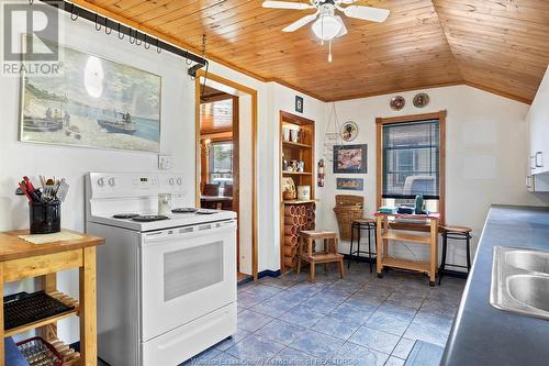 124 Mill Street West, Kingsville, ON - Indoor Photo Showing Kitchen With Double Sink