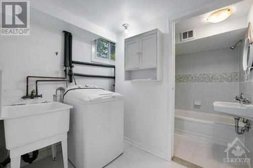 276 Duncairn Avenue, Ottawa, ON - Indoor Photo Showing Laundry Room