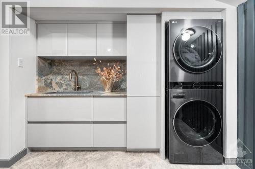 20 Qualicum Street, Ottawa, ON - Indoor Photo Showing Laundry Room