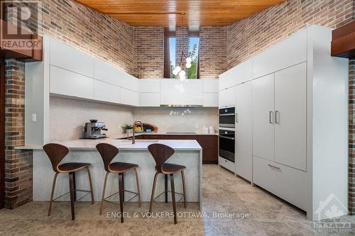 20 Qualicum Street, Ottawa, ON - Indoor Photo Showing Kitchen