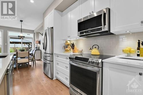 401 Warmstone Drive, Stittsville, ON - Indoor Photo Showing Kitchen With Upgraded Kitchen