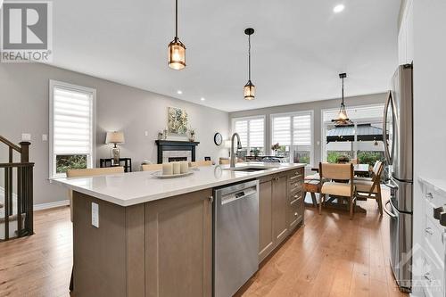 401 Warmstone Drive, Stittsville, ON - Indoor Photo Showing Kitchen With Upgraded Kitchen