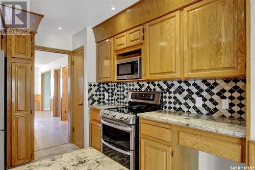 3722 Bryden Bay, Regina, SK - Indoor Photo Showing Kitchen