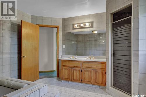 3722 Bryden Bay, Regina, SK - Indoor Photo Showing Bathroom