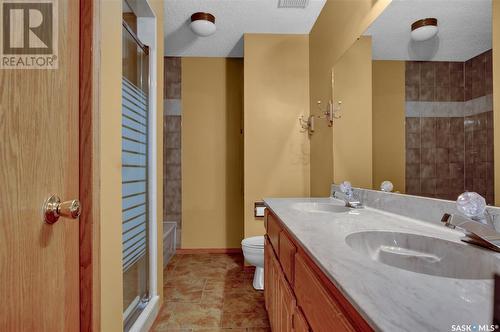 3722 Bryden Bay, Regina, SK - Indoor Photo Showing Bathroom