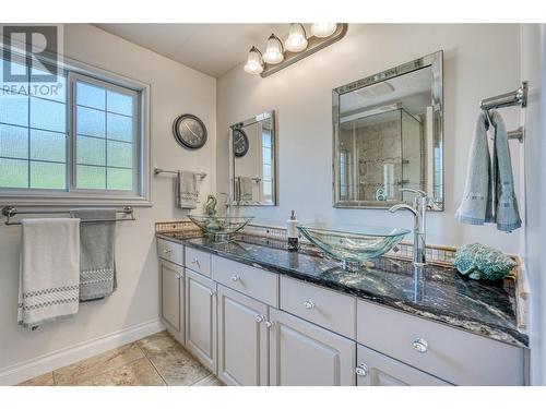 125 Corry Place, Penticton, BC - Indoor Photo Showing Bathroom