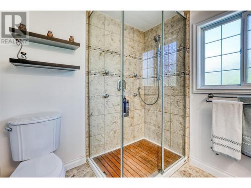 125 Corry Place, Penticton, BC - Indoor Photo Showing Bathroom