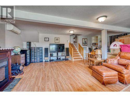 125 Corry Place, Penticton, BC - Indoor Photo Showing Living Room With Fireplace