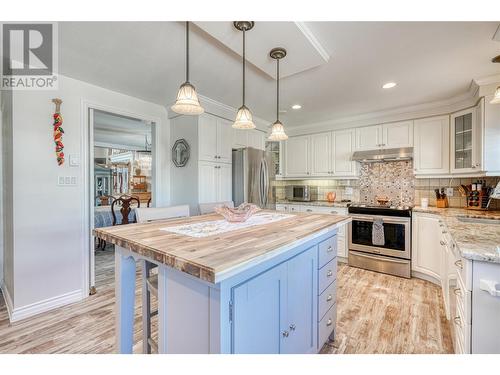 125 Corry Place, Penticton, BC - Indoor Photo Showing Kitchen With Upgraded Kitchen