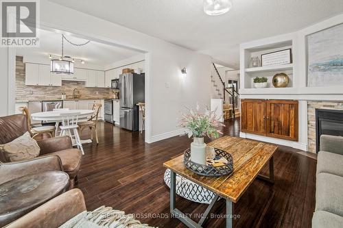 2318 Proudfoot Trail W, Oakville, ON - Indoor Photo Showing Living Room