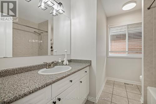 2318 Proudfoot Trail W, Oakville, ON - Indoor Photo Showing Bathroom