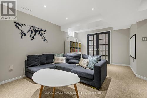 2318 Proudfoot Trail W, Oakville, ON - Indoor Photo Showing Living Room