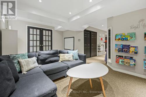 2318 Proudfoot Trail W, Oakville, ON - Indoor Photo Showing Living Room