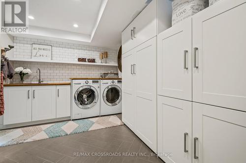 2318 Proudfoot Trail W, Oakville, ON - Indoor Photo Showing Laundry Room