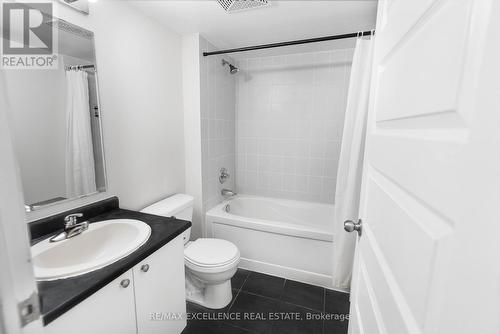 1909 - 215 Queen Street E, Brampton, ON - Indoor Photo Showing Bathroom