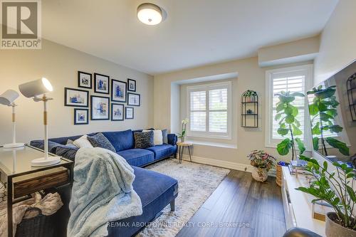 36 - 300 Ravineview Way, Oakville, ON - Indoor Photo Showing Living Room