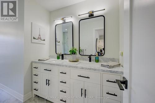 36 - 300 Ravineview Way, Oakville, ON - Indoor Photo Showing Bathroom