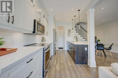 36 - 300 Ravineview Way, Oakville, ON - Indoor Photo Showing Kitchen With Upgraded Kitchen