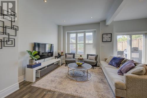 36 - 300 Ravineview Way, Oakville, ON - Indoor Photo Showing Living Room