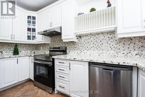 32 Charger Lane, Brampton, ON - Indoor Photo Showing Kitchen With Upgraded Kitchen