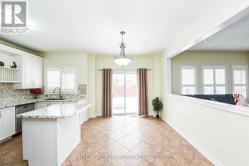 32 Charger Lane, Brampton, ON - Indoor Photo Showing Kitchen With Upgraded Kitchen