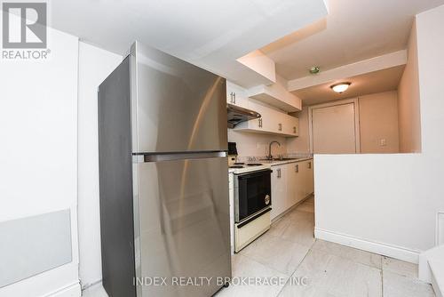 32 Charger Lane, Brampton, ON - Indoor Photo Showing Kitchen