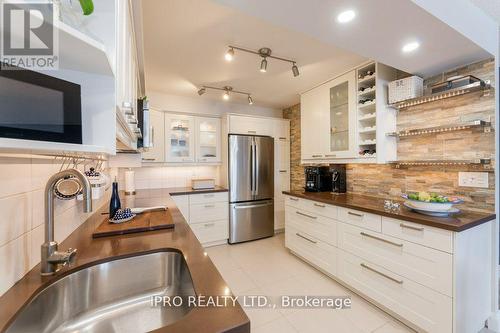 1407 - 3845 Lake Shore Boulevard W, Toronto, ON - Indoor Photo Showing Kitchen