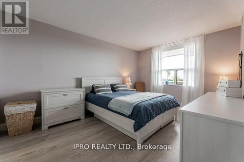 1407 - 3845 Lake Shore Boulevard W, Toronto, ON - Indoor Photo Showing Bedroom