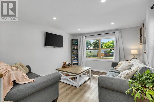 2065 Boucherie Road Unit# 41, West Kelowna, BC - Indoor Photo Showing Living Room