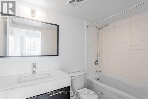 2104 - 126 Simcoe Street, Toronto, ON - Indoor Photo Showing Bathroom