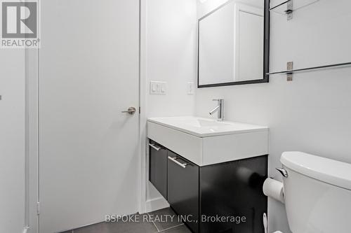 2104 - 126 Simcoe Street, Toronto, ON - Indoor Photo Showing Bathroom