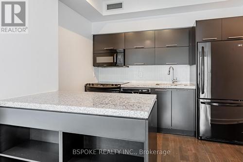 2104 - 126 Simcoe Street, Toronto, ON - Indoor Photo Showing Kitchen With Upgraded Kitchen