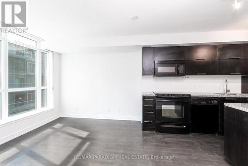 416 - 21 Nelson Street, Toronto, ON - Indoor Photo Showing Kitchen